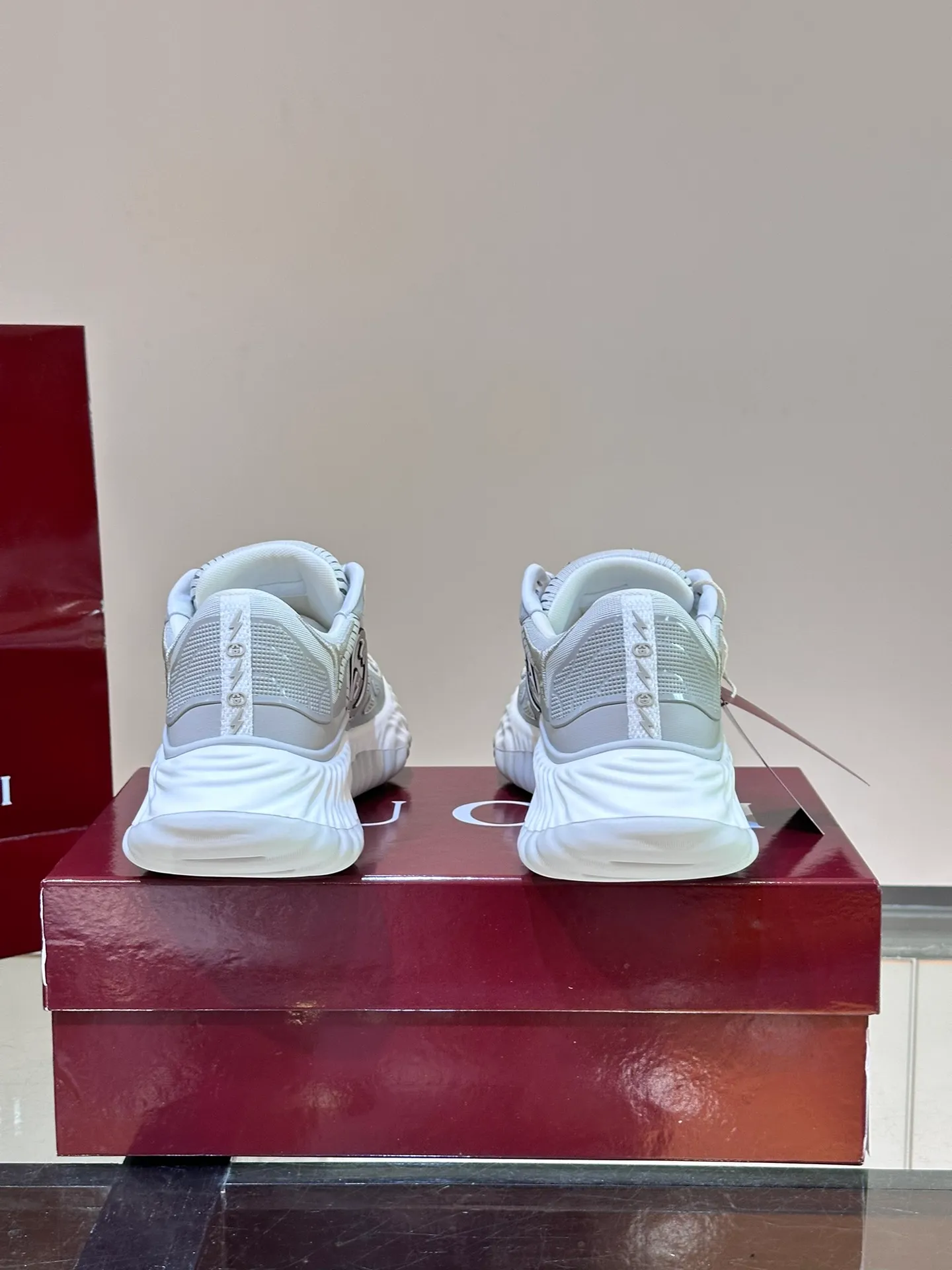 Men's Men's Shoes💰p760 "Gucc*" Ri Men's Men's Shoes💰p Men's Men's Shoes💰ple Series 2024ss👫Couple Style Casual Sports Shoes, buy the original and accurately reproduce it! Restore the quality of details, Gucci Ri men's shoes 💰p men's shoes 💰ple series sports shoes are made with innovative stitching technology to create a flowing texture like water. The leather design is paired with three-dimensional interlocking Double G leather patches and Gucci letter metal accessories, creating a free flowing texture of the entire shoe with a 3D effect. A classic and versatile piece that feels super comfortable on your feet! Male 39-44 Female 35-39